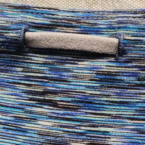 [L] GapFit Blue Athletic Capris Size Large Pocket Stretchy Comfy - Picture 7 of 8